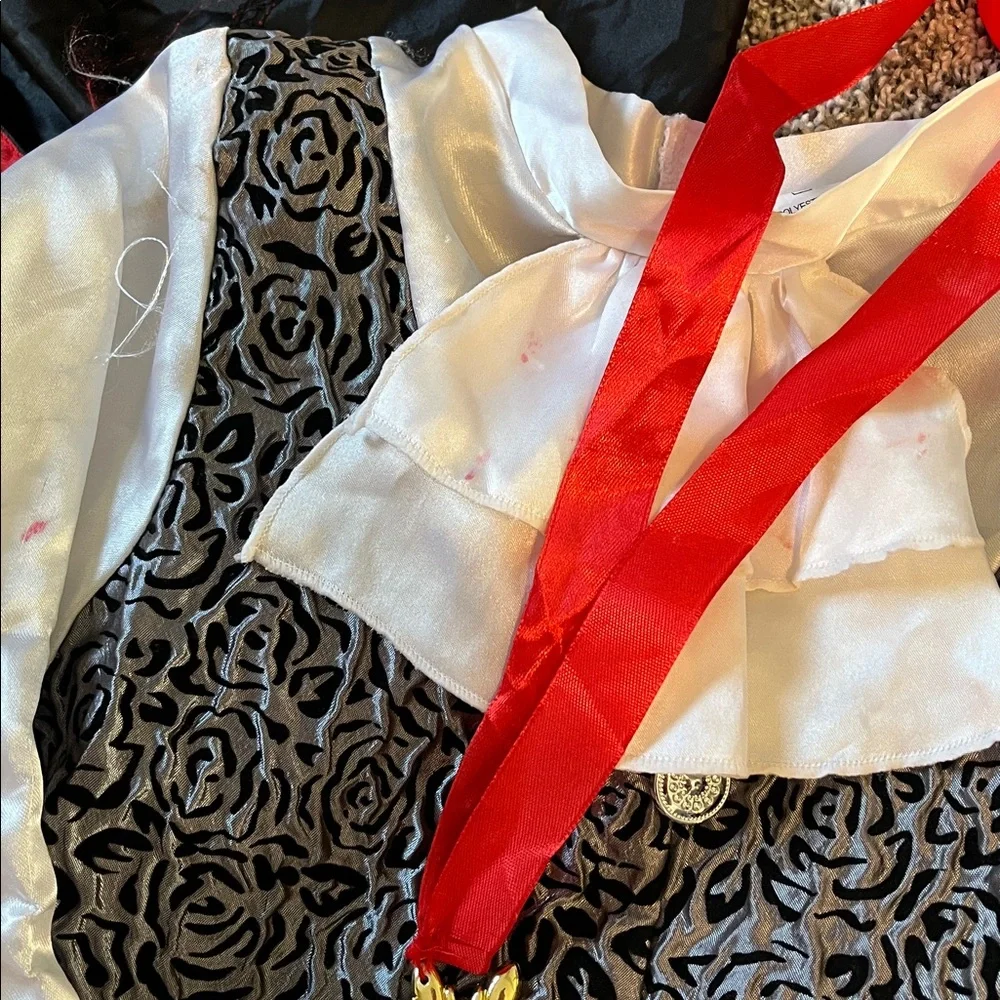 🎃Spirit Halloween Black and White Vampire Costume for Kids, Size Medium 8-10